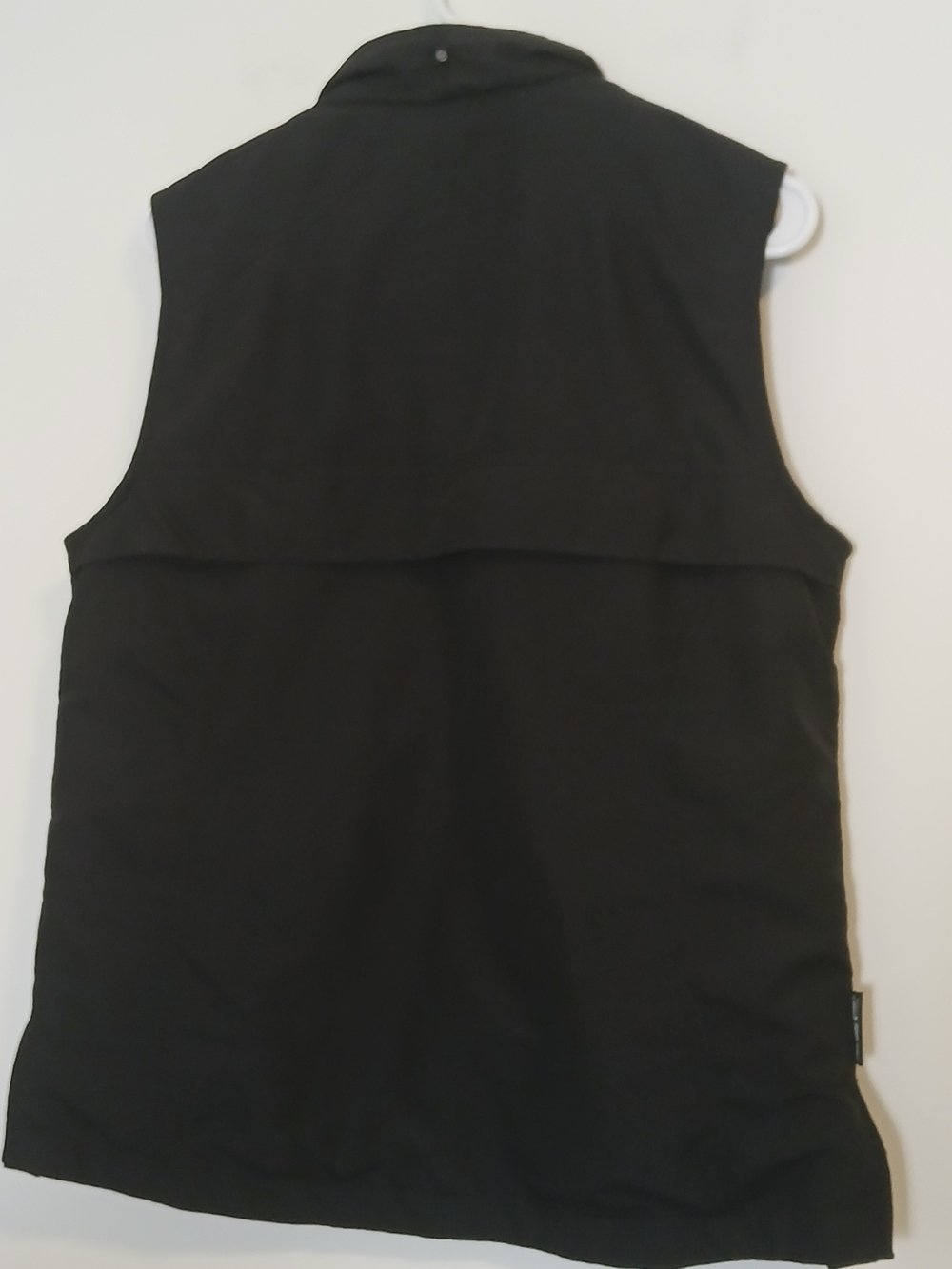 black SCOTTeVEST utility travel vest featuring a full-zip front READ - Picture 5 of 10